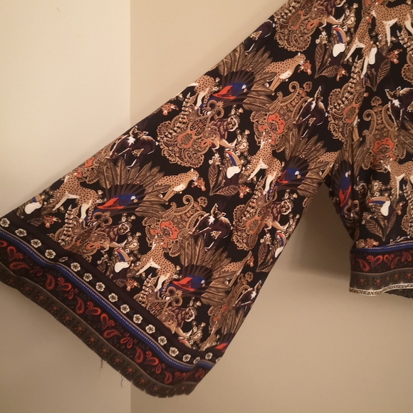 Cropped blouse with bell sleeves - Picture 2 of 4